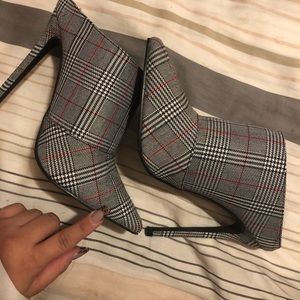 Never worn Fashion Nova slip on heels